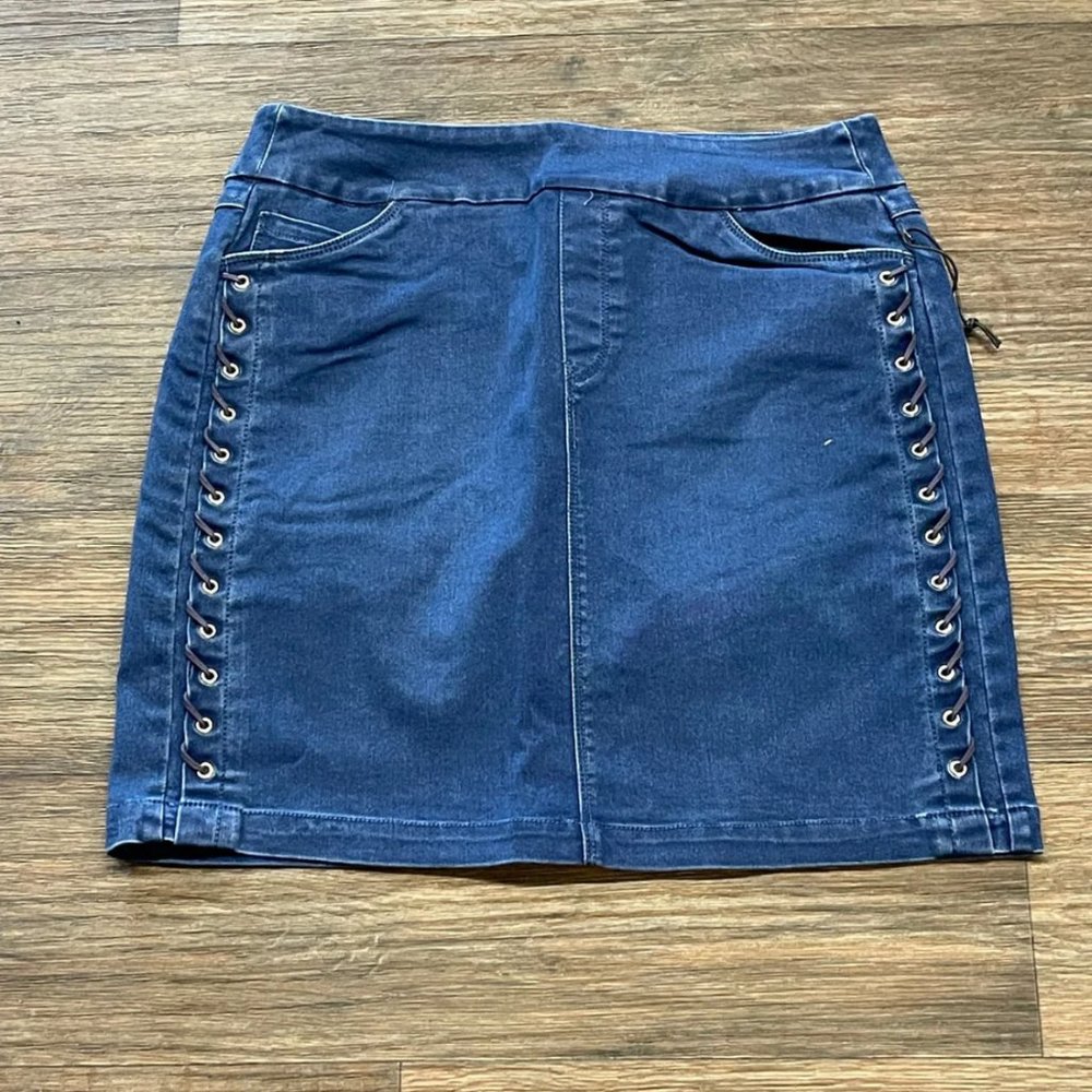 Lulu B Medium Wash Denim Blue Side Laced Pull On Skort